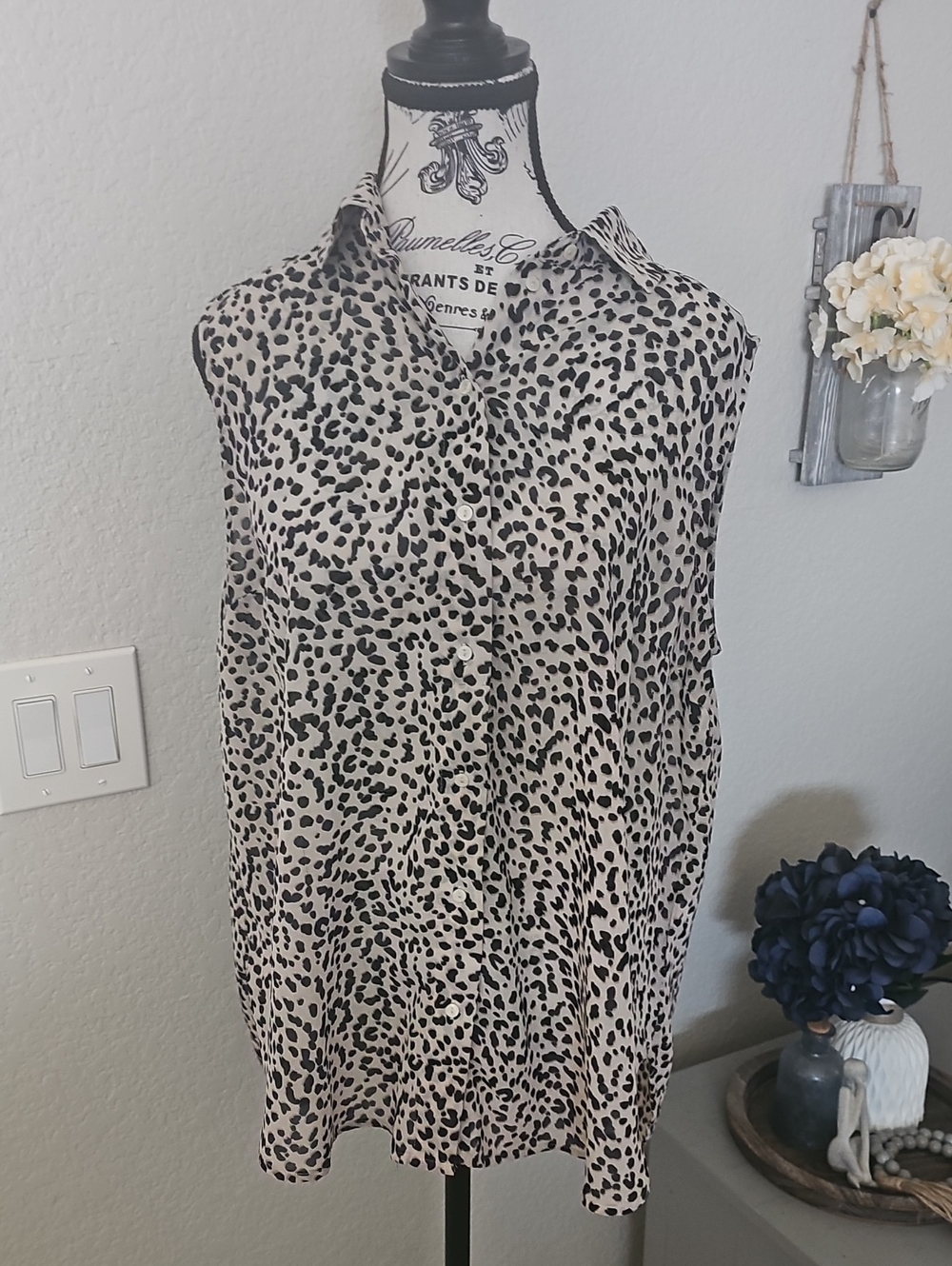 H&M Black & Cream Sleeveless Animal-Print Button Blouse